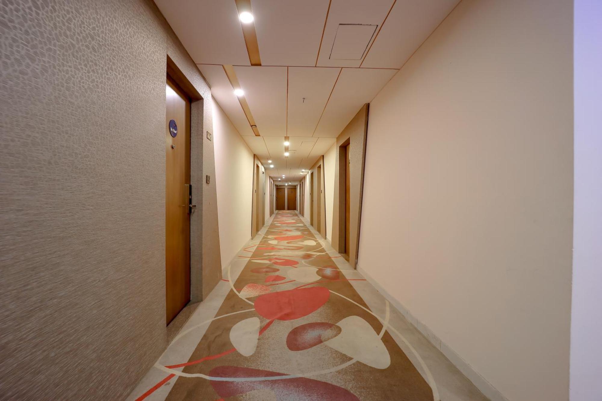 Zip By Spree Hotels Сурат Екстер'єр фото