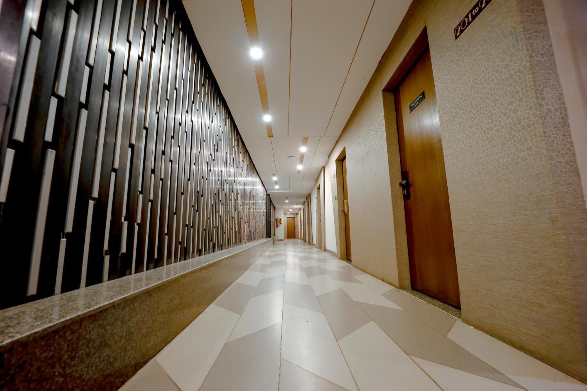 Zip By Spree Hotels Сурат Екстер'єр фото