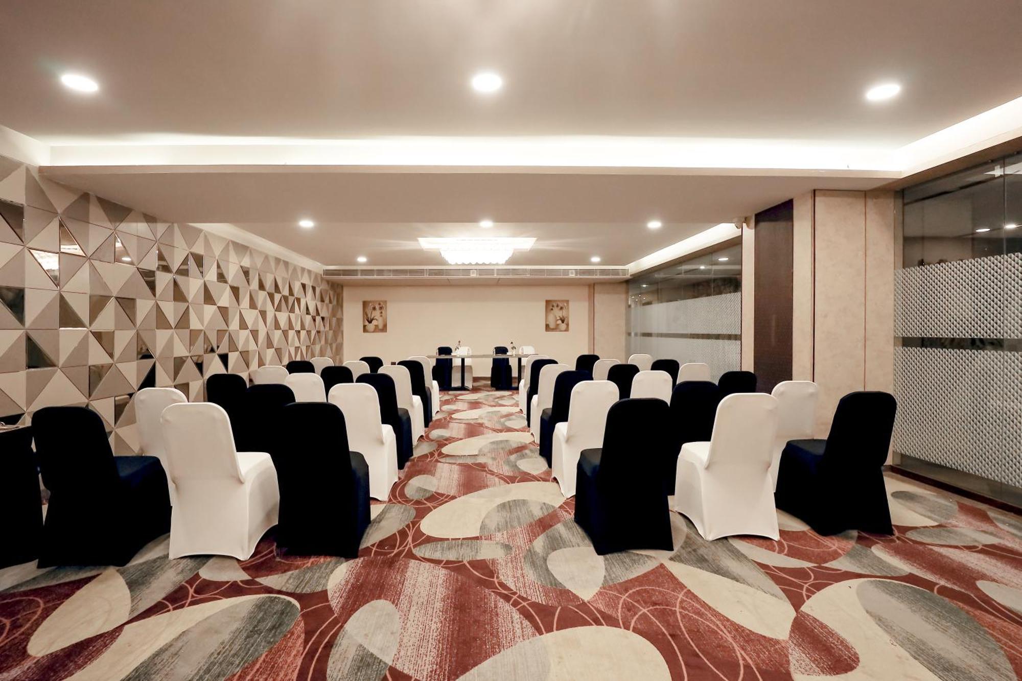 Zip By Spree Hotels Сурат Екстер'єр фото