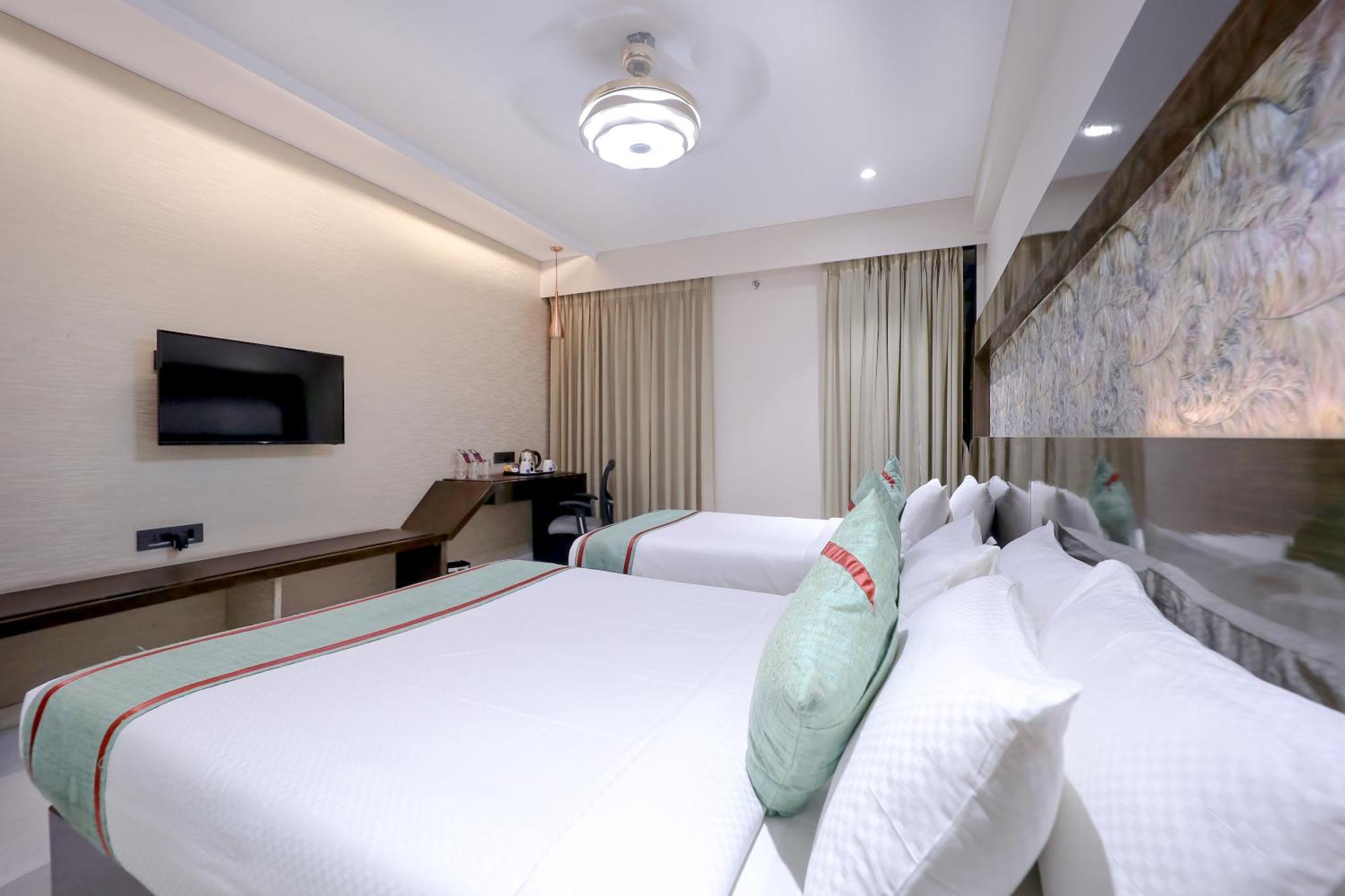 Zip By Spree Hotels Сурат Екстер'єр фото
