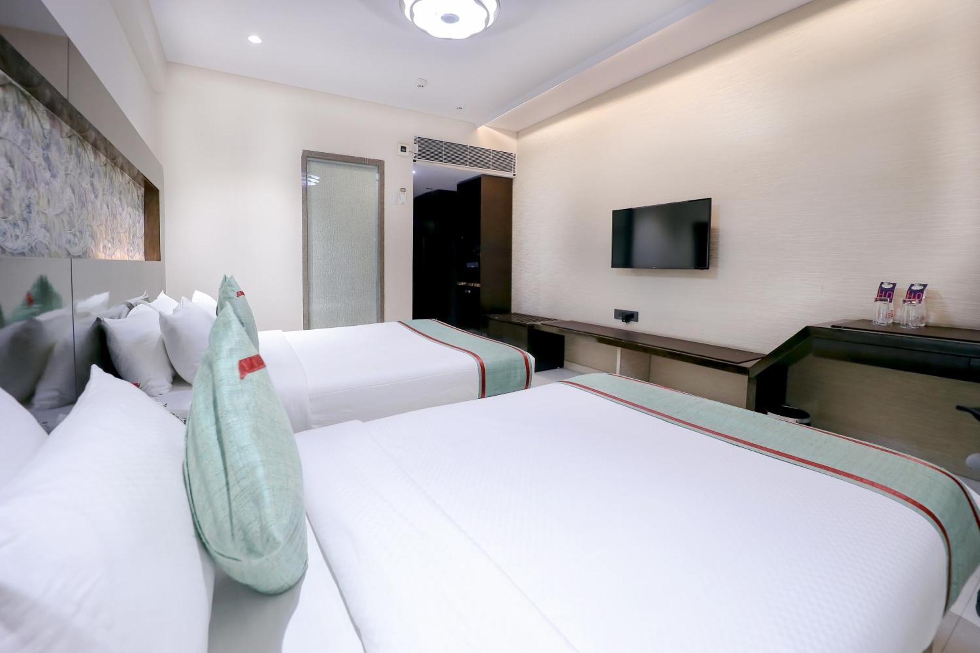 Zip By Spree Hotels Сурат Екстер'єр фото