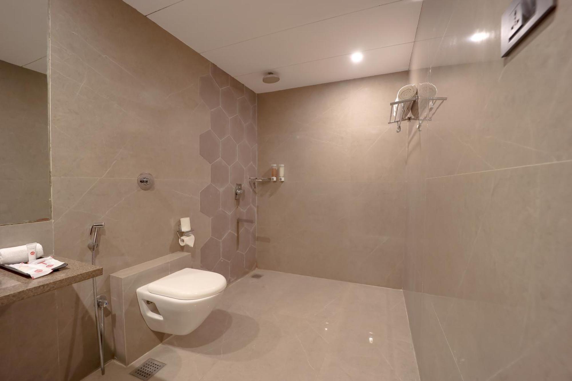 Zip By Spree Hotels Сурат Екстер'єр фото